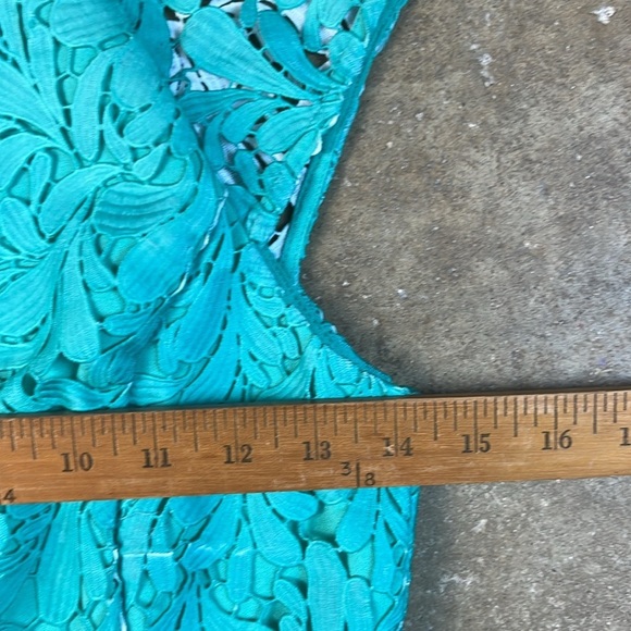 Adelyn Rae Seagram Lace Dress with underlay
Size: XS - Picture 4 of 5